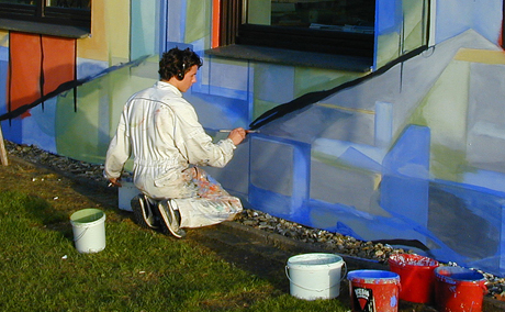 fassadenmaler bei der gestaltung einer fassade