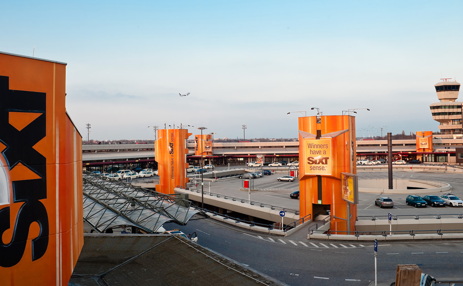 Betontürme Flughafen Berlin Tegel Orange Turmgestaltung