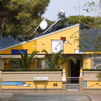 gelbe fassadenmaleri, einfamilienhaus fassade