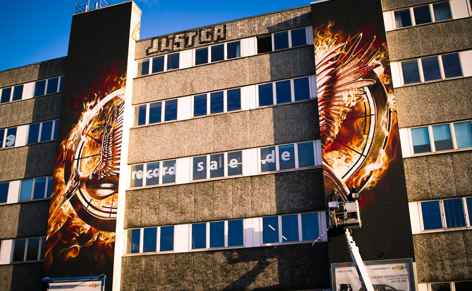 Wandgestaltung Fassadenbild Malerei Tribute von Panem in Berlin Kreuzberg